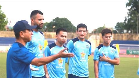 HLV SLNA áp lực với 2 suất rớt hạng tại V.League
