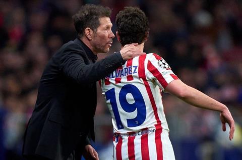 Simeone cảnh báo Alvarez sau khi ở lại Atletico