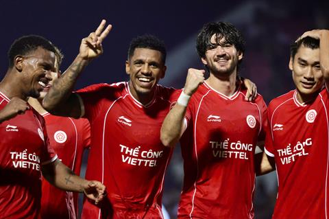 2 thẻ đỏ, 4 lần xem VAR và 108 phút ở trận đầu tiên V.League
