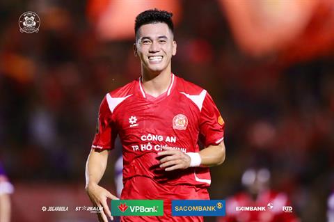 Tiến Linh ghi siêu phẩm bàn thắng bằng đầu tại vòng 1 V.League