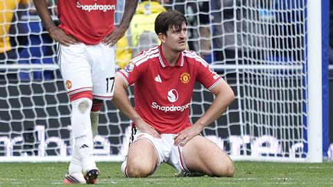 Gary Neville lo ngại điểm yếu phòng ngự đang kéo lùi Man United