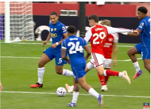 John Terry chỉ trích Reece James