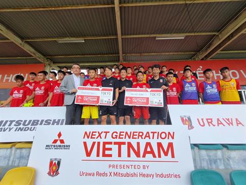 Bộ đôi sao trẻ giành "học bổng" tại đội bóng hàng đầu Nhật Bản