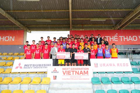 Bộ đôi sao trẻ giành "học bổng" tại đội bóng hàng đầu Nhật Bản
