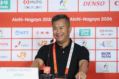 HLV Đinh Hồng Vinh: Áo đen đem lại may mắn cho tôi