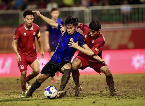 Sân Pleiku như mặt ruộng, HAGL phải đá xa nhà ở cuộc tiếp đón Hưng Yên FC