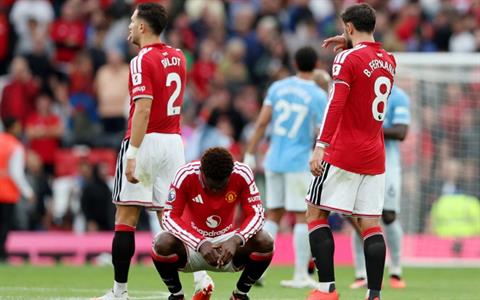 Man Utd đang gây thất vọng, nhưng vấn đề ở Old Trafford còn phức tạp hơn thế