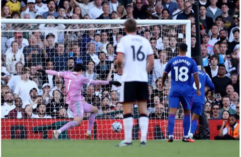 Gary Neville cảnh báo Michael Carrick