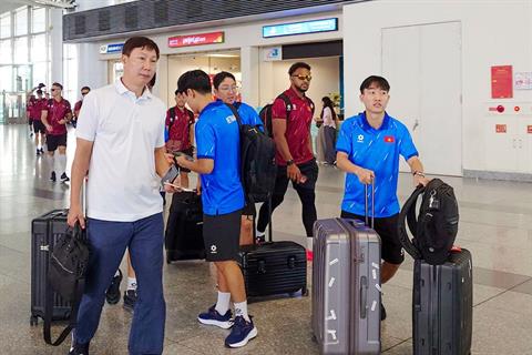 ĐT Việt Nam trải qua hành trình gần 12 tiếng tới Bandung dự FIFA ASEAN Cup