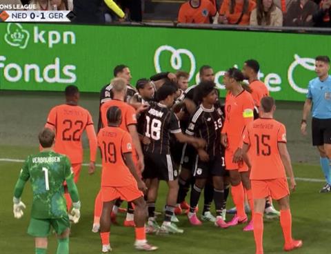 Virgil van Dijk nổi điên với bàn thắng của tuyển Đức