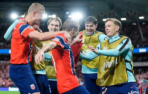 Na Uy 3-2 Đan Mạch: Trái tim Odegaard và họng súng Haaland