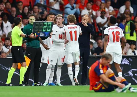 Anthony Gordon đáp trả những chỉ trích nhắm vào Thomas Tuchel