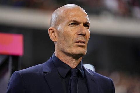 Manu Kone kinh ngạc với khả năng chơi bóng của HLV Zidane