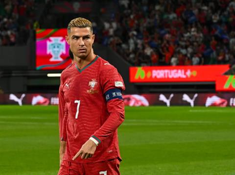 Ronaldo thích bài viết chỉ trích HLV Jesus và ĐT BĐN