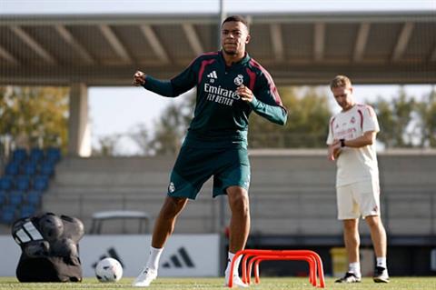 Mourinho bảo vệ Mbappe, xác nhận anh đá chính trước Villarreal