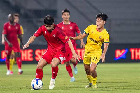 Tuyển thủ Lào gốc Việt khiến người hùng U23 Việt Nam bại trận