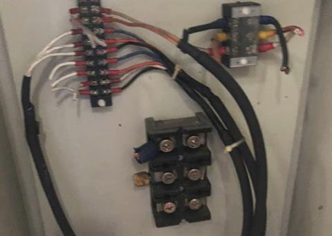 Sự cố về dàn đèn buộc trận Long An - Cần Thơ phải đá sớm