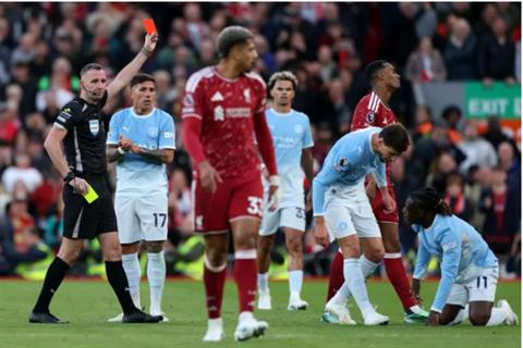 Jamie Carragher nổi điên khi Liverpool mất người