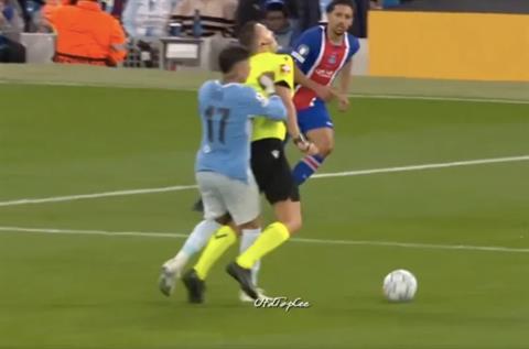 Enzo Fernandez thoát thẻ đỏ sau màn xô đẩy trọng tài