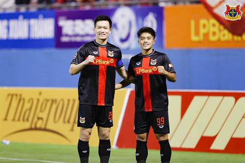 CLB Ninh Bình chiếm đỉnh bảng V.League sau cú vấp ngã của CAHN
