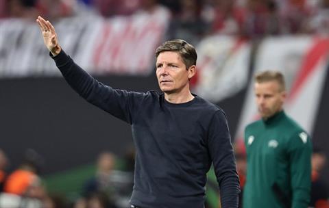 HLV Oliver Glasner đưa 2 trung vệ của Arsenal lên mây