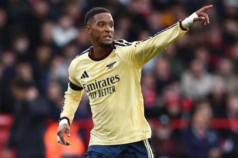 Ezri Konsa lên tiếng trước màn đối đầu Harry Kane