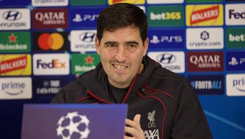 Andoni Iraola và màn hội ngộ cảm xúc với Villarreal