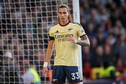 Real Madrid liên hệ với Calafiori, Arsenal hét giá 85 triệu bảng