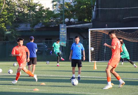 HLV Hoàng Anh Tuấn cùng U15 Việt Nam lên đường dự World Cup