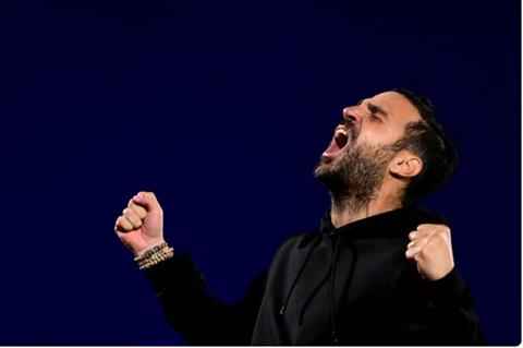 Como thắng thuyết phục MU, Cesc Fabregas phản ứng thế nào?