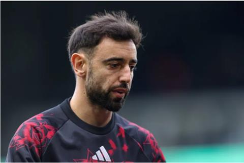 Wayne Rooney muốn Michael Carrick loại bỏ Bruno Fernandes