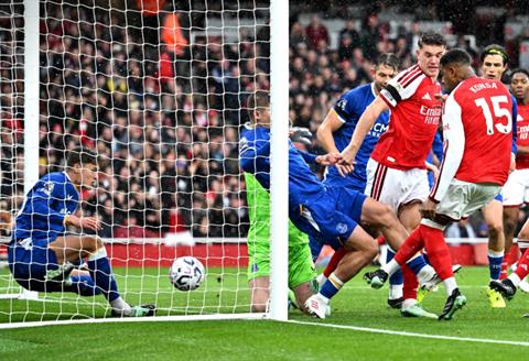 Arsenal chấm dứt chuỗi 13 trận không ghi bàn từ các tình huống cố định