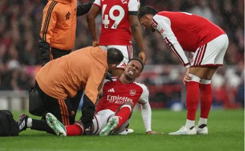 Gabriel Magalhaes dính chấn thương trước Everton?