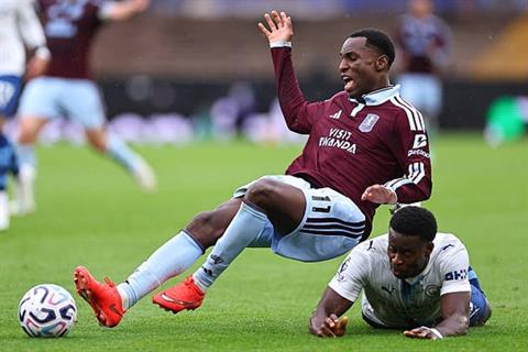 Maresca bảo vệ Marc Guehi sau sai lầm trước Aston Villa