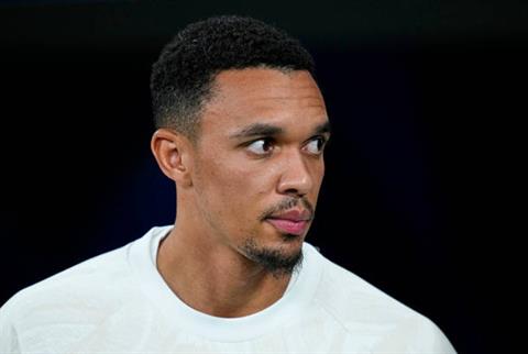 Chelsea cân nhắc đưa Alexander-Arnold trở lại Premier League