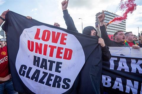 Gary Neville yêu cầu nhà Glazer bán toàn bộ cổ phần tại MU