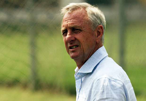 Johan Cruyff cho rang danh tieng cua Barca dang bi huy hoai nghiem trong.