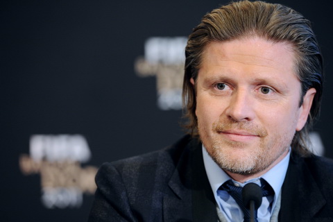 Emmanuel Petit “Chúa lấy đi anh trai của tôi vì ngài muốn tôi làm được điều gì đó trong bóng đá” 2 Emmanuel Petit “Chúa lấy đi anh trai của tôi vì ngài muốn tôi làm được điều gì đó trong bóng đá” 2