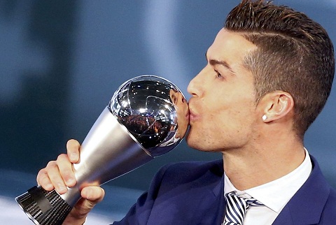 Ronaldo gianh giai The Best cua FIFA Danh hieu la de vuon toi cuc dai hinh anh goc