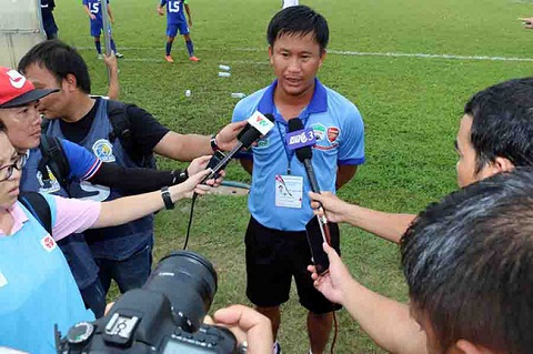 HLV Dinh Hong Vinh tung la tro ly cho HLV Hoang Anh Tuan tai U19 Viet Nam