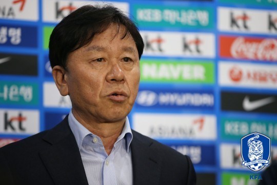 Huấn luyện viên Chung Hae Seong - HLV trưởng CLB TP Hồ Chí Minh hình ảnh