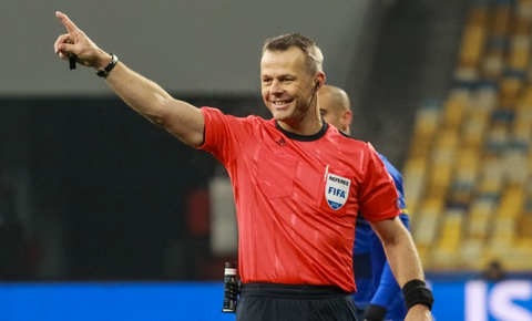 Trong quá khứ, trọng tài Kuipers từng thiên vị Barca