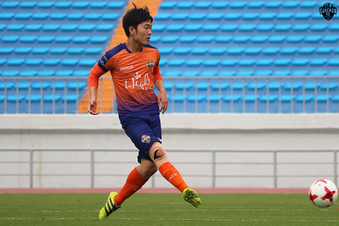 Nong Xuan Truong se ra mat doi mot Gangwon FC vao ngay mai hinh anh goc