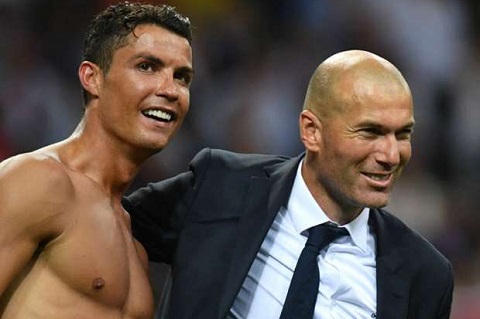 Zidane goi dien xin Ronaldo dung di hinh anh goc