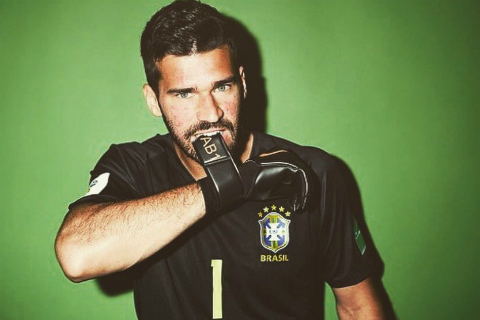 Alisson Becker, ong anh ngo ngao va vinh quang den muon