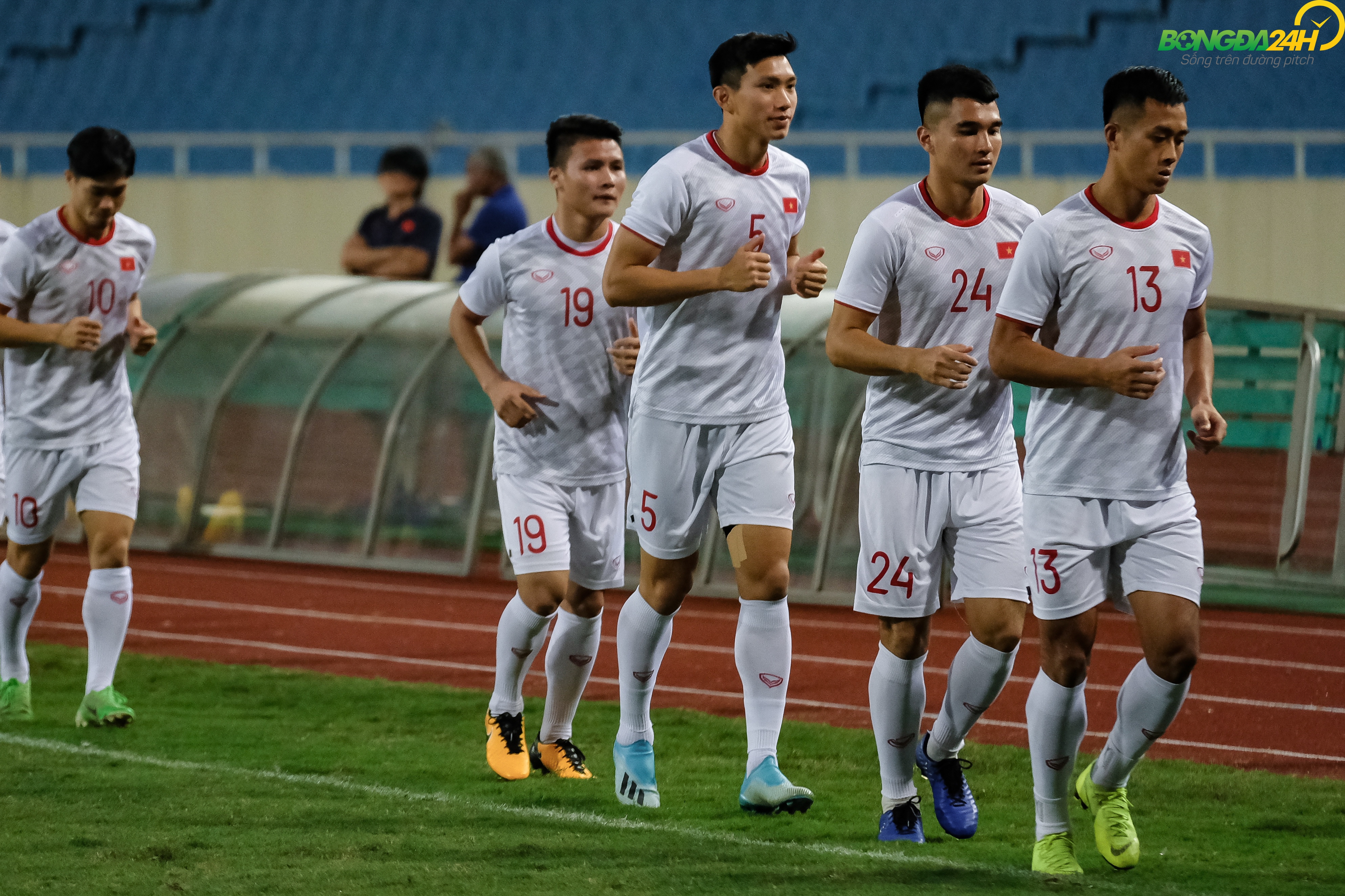 Ảnh Đoàn Văn Hậu tràn đầy cơ bắp trước trận gặp UAE hình ảnh