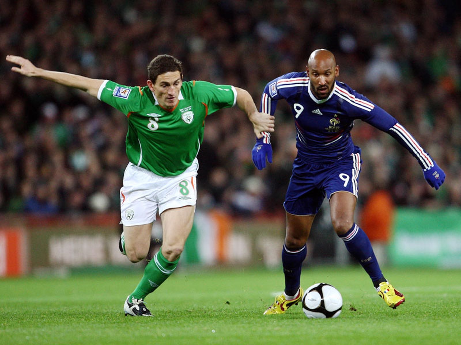 Thierry Henry 10 năm dùng tay chơi bóng trước Ireland hình ảnh