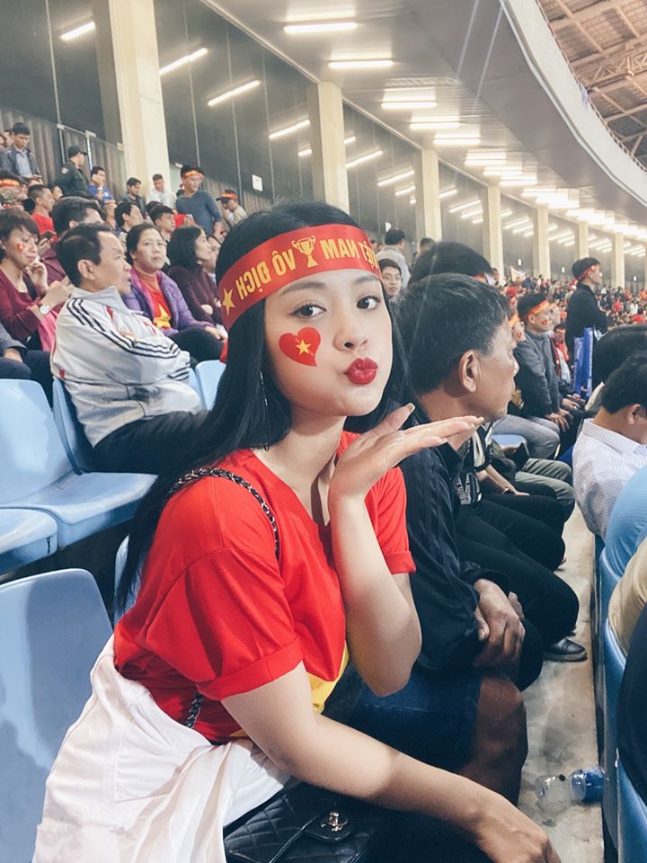 Cô gái được Quang Hải tặng vé trận Việt Nam gặp Thái Lan là ai hình ảnh gốc 3