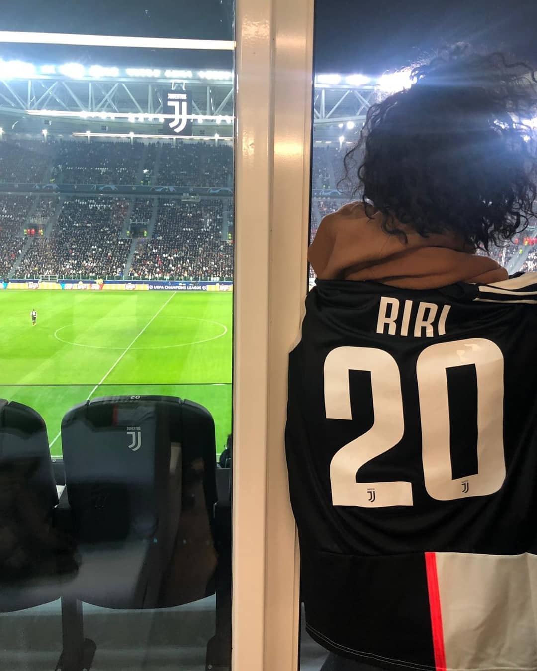 Rihanna xuất hiện trong trận đấu Juventus vs Atletico Madrid hình ảnh gốc 2