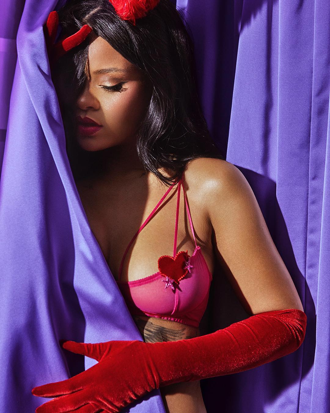 hình ảnh nóng bỏng của nữ ca sĩ đình đám Rihanna ảnh 3